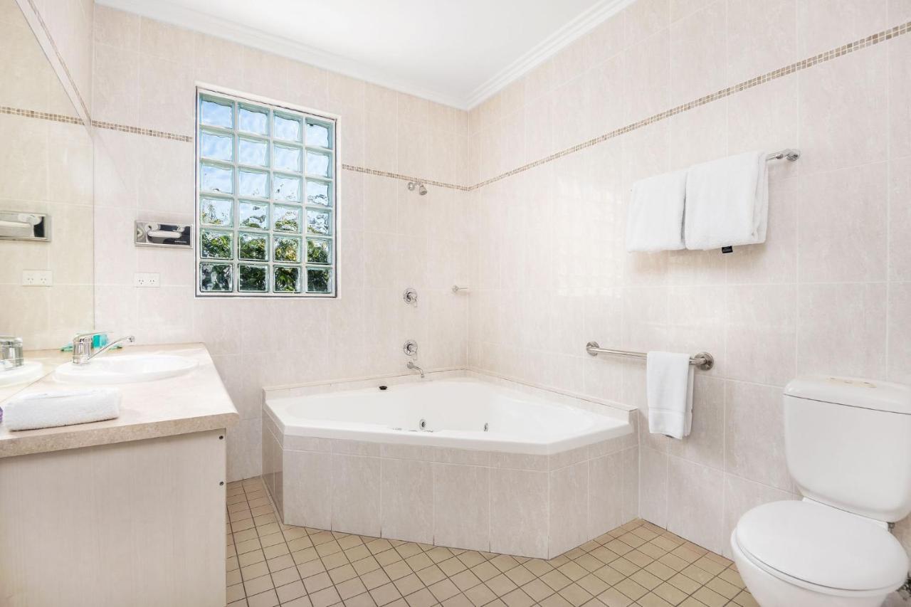 霍克斯伯里赛俱乐部汽车旅馆 温莎 外观 照片 A modern bathroom
