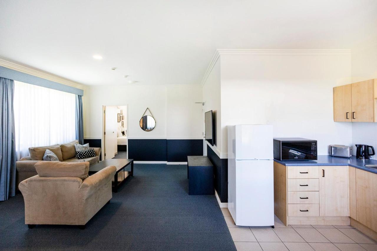 霍克斯伯里赛俱乐部汽车旅馆 温莎 外观 照片 A typical studio apartment