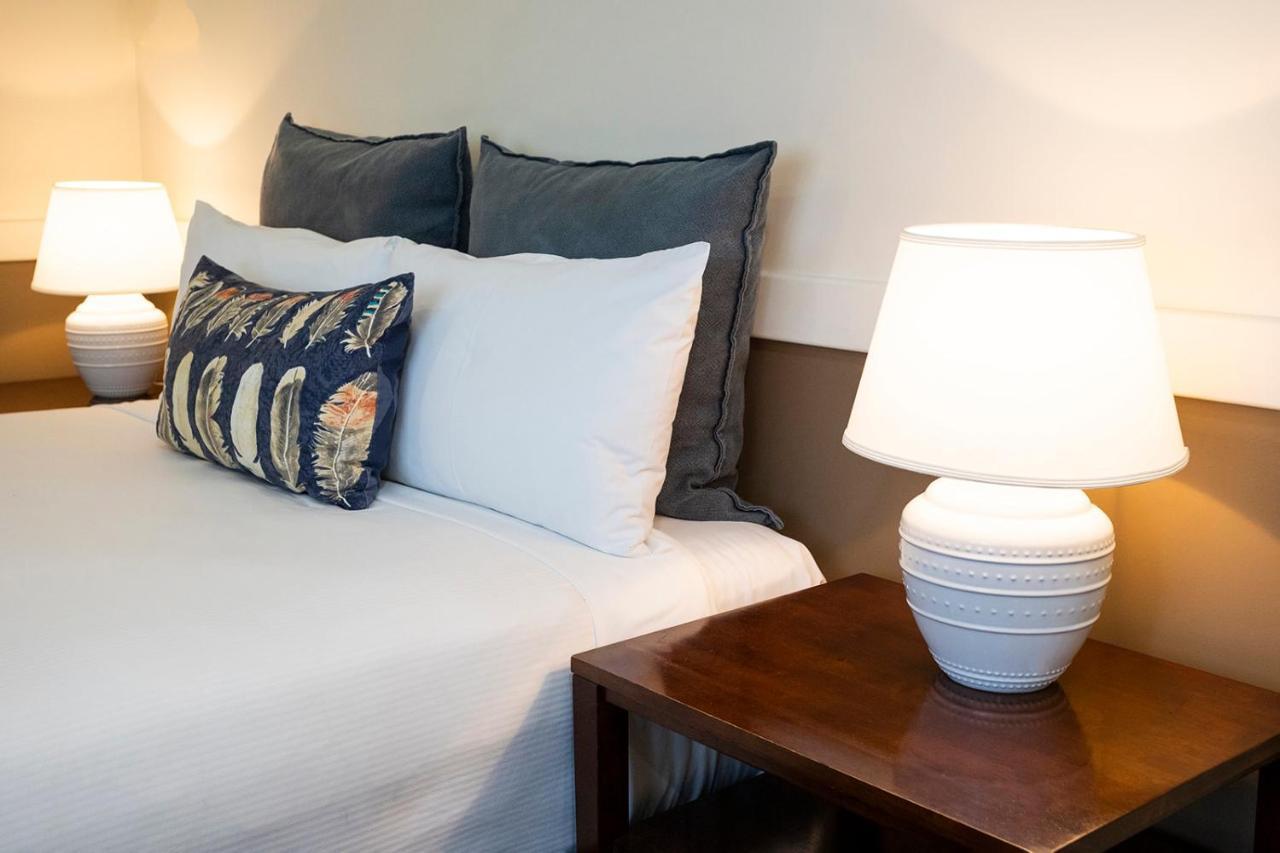 霍克斯伯里赛俱乐部汽车旅馆 温莎 外观 照片 A bed with pillows