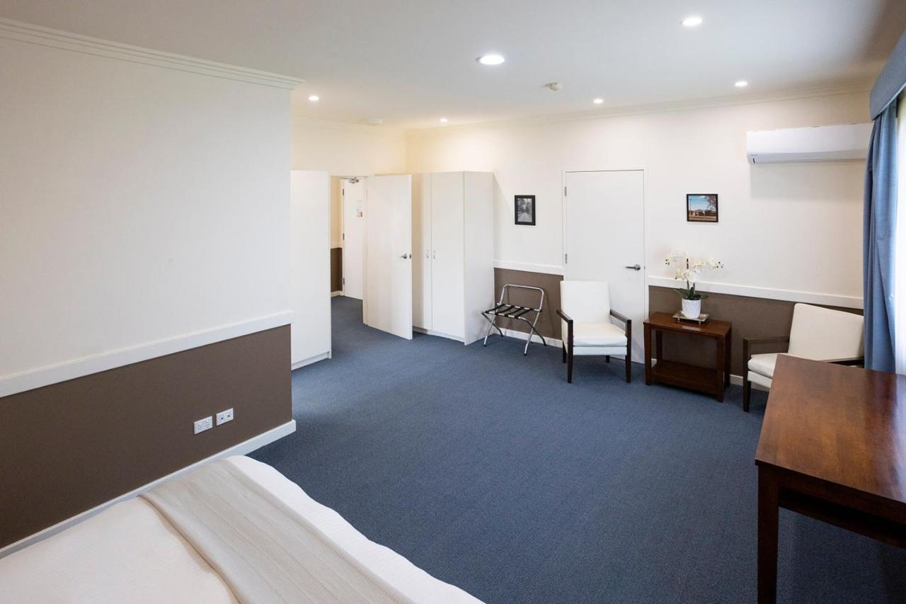 霍克斯伯里赛俱乐部汽车旅馆 温莎 外观 照片 A room at the hotel